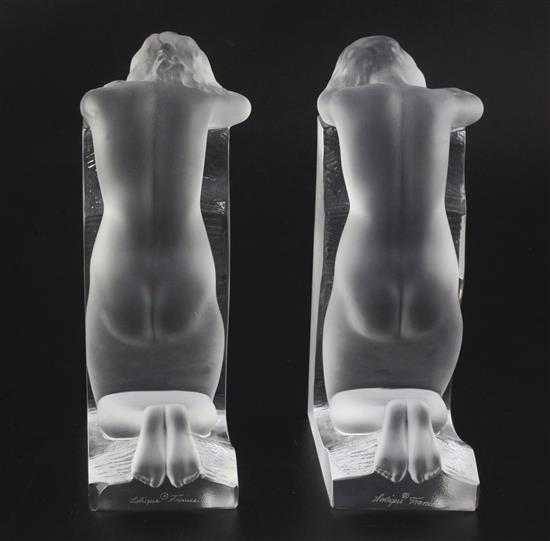 Reverie Serre-Livres/Reverie. A pair of bookends by Lalique Height 21.5cm.